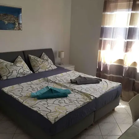 Apartamento Beachfront Razanj-sibenik Riviera 7146 *